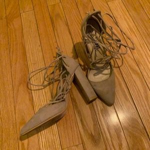 LIKE NEW TAUPE SUEDE LACE UP PUMPS